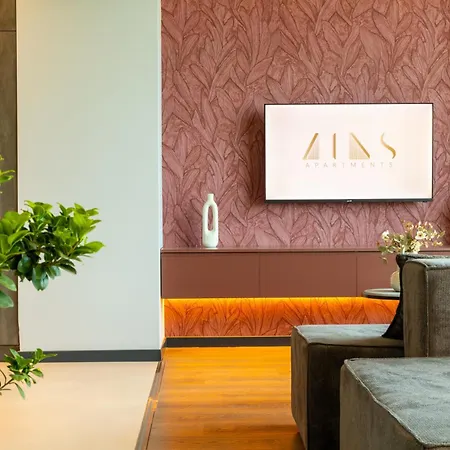 Zins Luxury 酒店 *