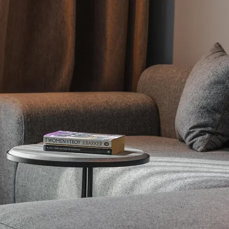 Zins Luxury 酒店 *