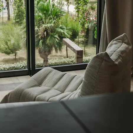 Zins Luxury 酒店 *